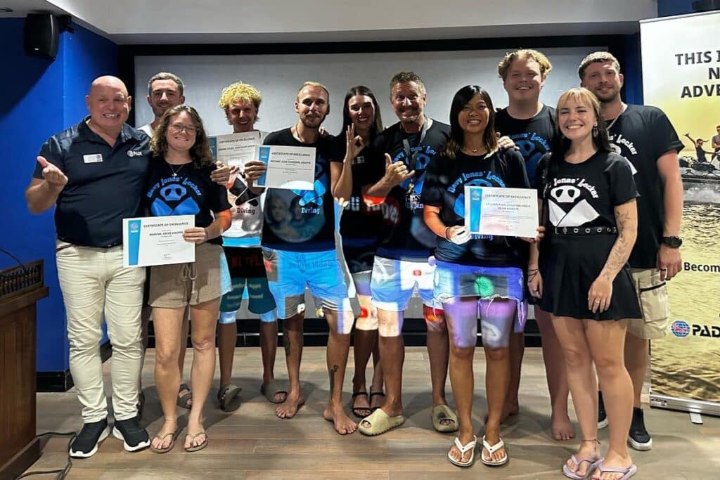 PADI IDC on Koh Tao. DJL Diving receive certifiates of excellence.