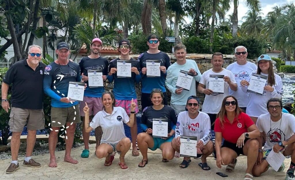 PADI IDC at Roatan divers, Honduras. Wcuba Dive Online.