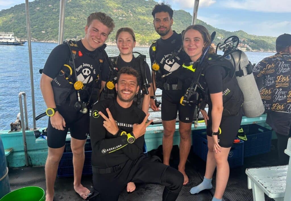PADI Divers. PADI IDC course on Koh Tao