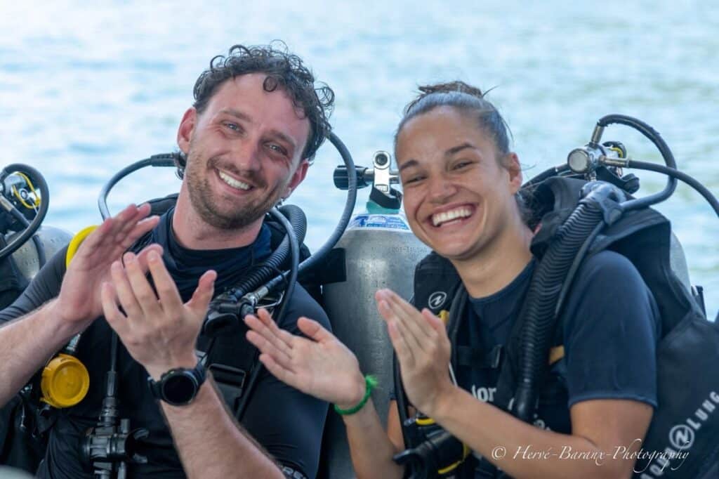 PADI Divemaster Koh Tao. Scuba Dive Online. Dive Forward