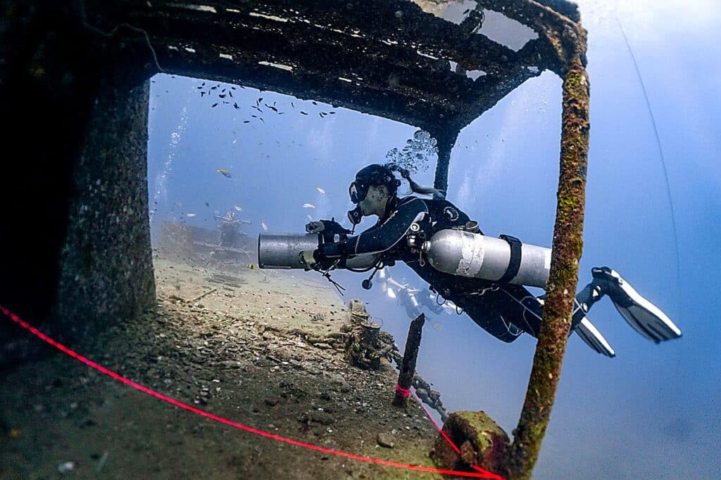 PADI Sidemoung diver course. Wreck diving. Koh Tao